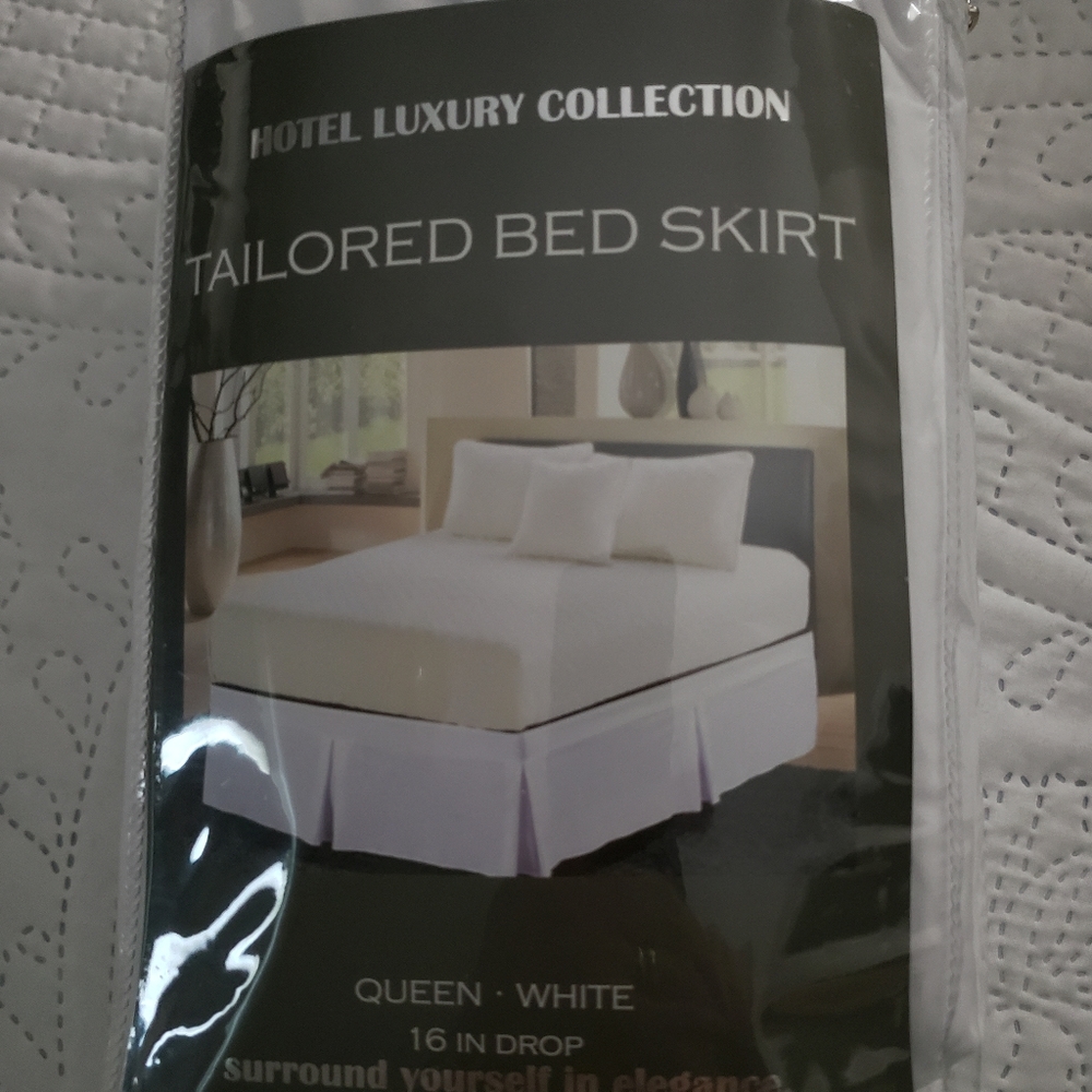 Hotel Luxury Collection Tailored Bed Skirt